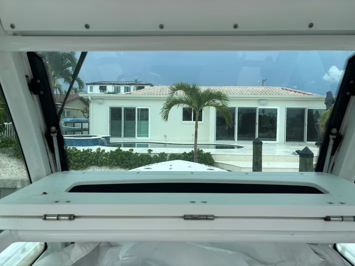  Yacht Photos Pics 2022 EVERGLADES 273 CC - Image 27