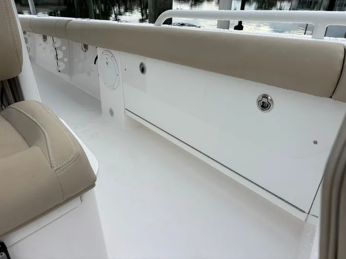  Yacht Photos Pics 2022 EVERGLADES 273 CC - Image 58