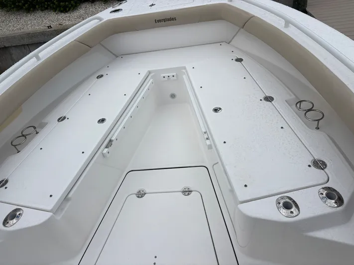  Yacht Photos Pics 2022 EVERGLADES 273 CC - Image 45