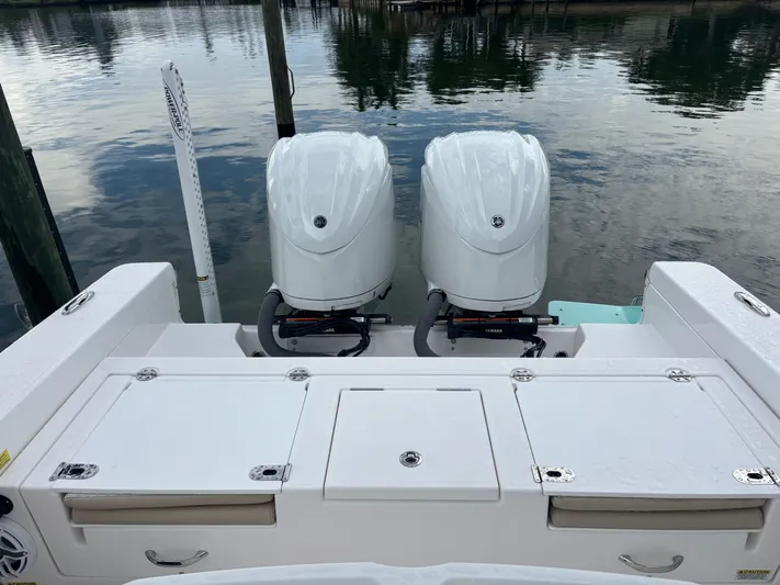  Yacht Photos Pics 2022 EVERGLADES 273 CC - Image 8