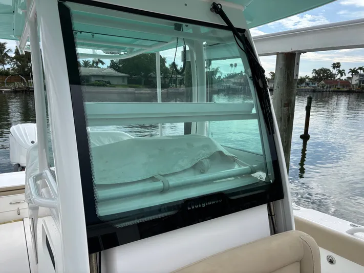  Yacht Photos Pics 2022 EVERGLADES 273 CC - Image 60
