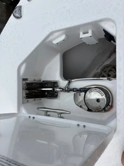  Yacht Photos Pics 2022 EVERGLADES 273 CC - Image 34