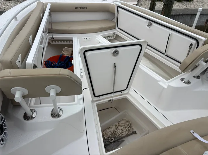  Yacht Photos Pics 2022 EVERGLADES 273 CC - Image 31