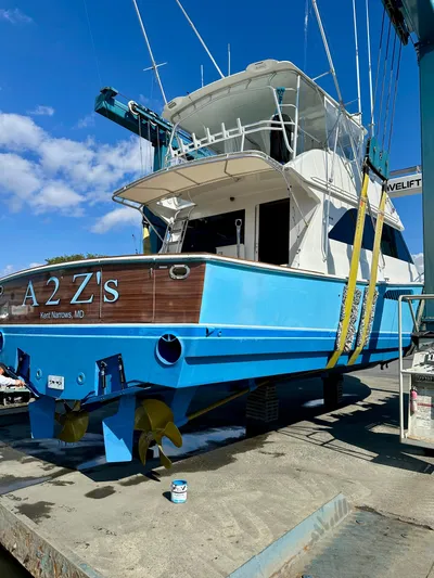A2z's Yacht Photos Pics 1999 Viking 55 Convertible yacht in dry dock, blue hull, rear view.