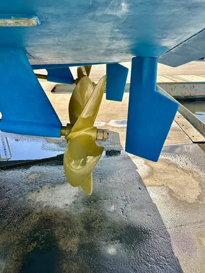 A2z's Yacht Photos Pics Close-up of 1999 Viking 55 Convertible boat propeller and rudder.