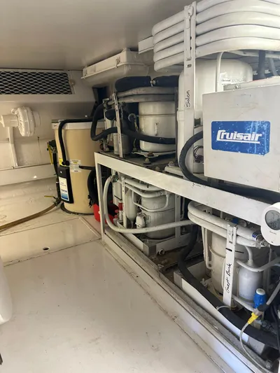 A2z's Yacht Photos Pics Engine room of 1999 Viking 55 Convertible yacht with Cruisair system.