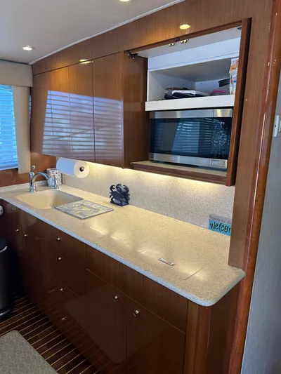 A2z's Yacht Photos Pics 1999 Viking 55 Convertible yacht kitchen with wood cabinets and modern appliances.