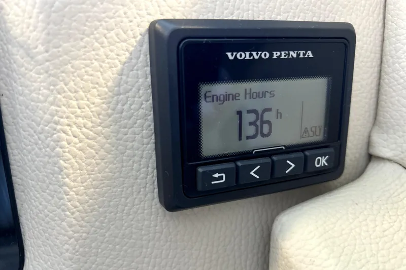  Yacht Photos Pics Volvo Penta engine hour meter showing 136 hours on 2019 Regal 2800 Bowrider.