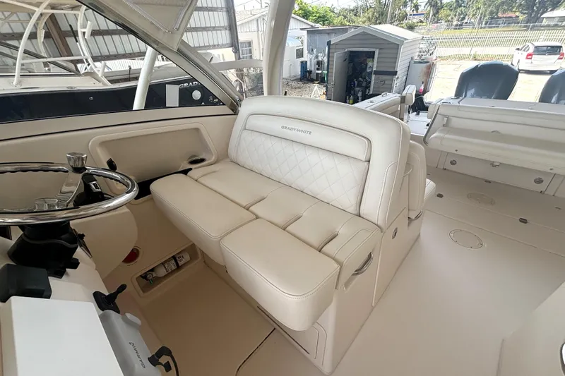 325-708 Brokerage Josh Yacht Photos Pics 2021 Grady-White Freedom 325 boat interior with luxurious seating and steering wheel.