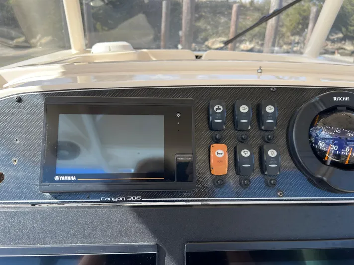 Next Level Yacht Photos Pics 2019 Grady-White Canyon 306 dashboard with Yamaha display and Ritchie compass.