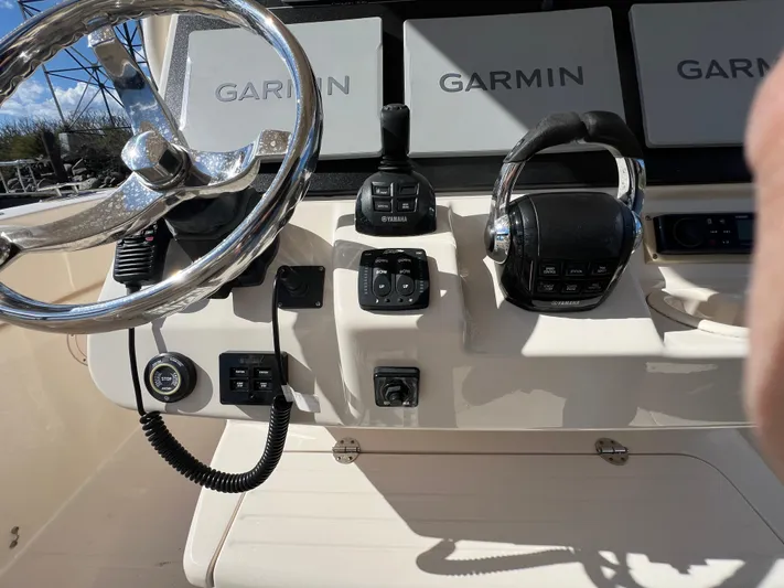 Next Level Yacht Photos Pics 2019 Grady-White Canyon 306 helm with Garmin displays and Yamaha controls.