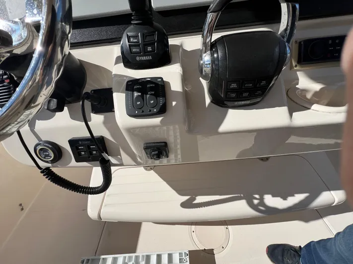 Next Level Yacht Photos Pics 2019 Grady-White Canyon 306 helm with Yamaha controls and steering wheel.