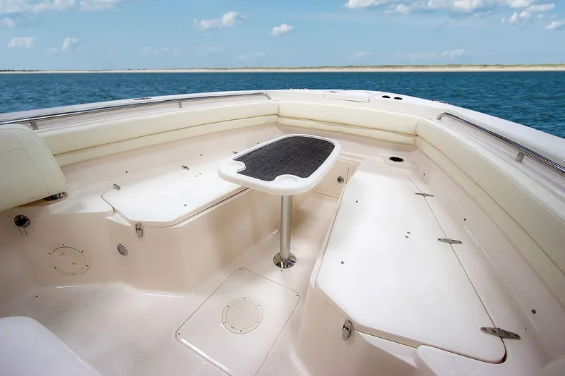 Next Level Yacht Photos Pics 2019 Grady-White Canyon 306 boat interior with seating and table, ocean view.