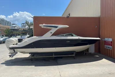 Sea Ray SLX 310 Outboard