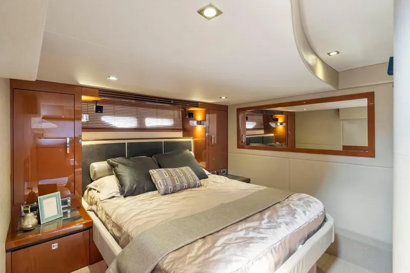  Yacht Photos Pics Luxurious bedroom interior of 2015 Sea Ray 510 Sundancer yacht.
