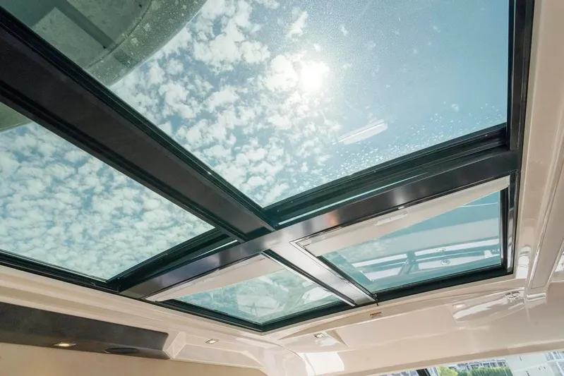 Yacht Photos Pics Skylight view from 2015 Sea Ray 510 Sundancer, showcasing clear sky and sunlight.