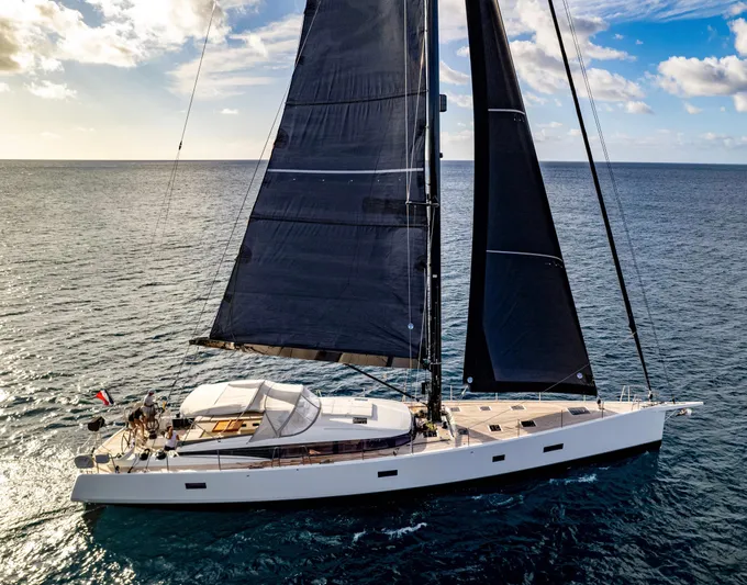 Spark III Yacht Photos Pics 