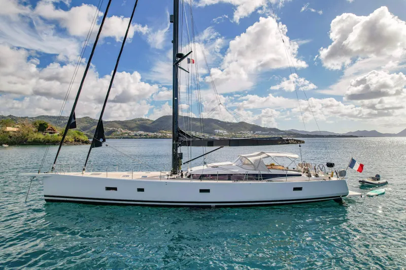 Spark III Yacht Photos Pics 