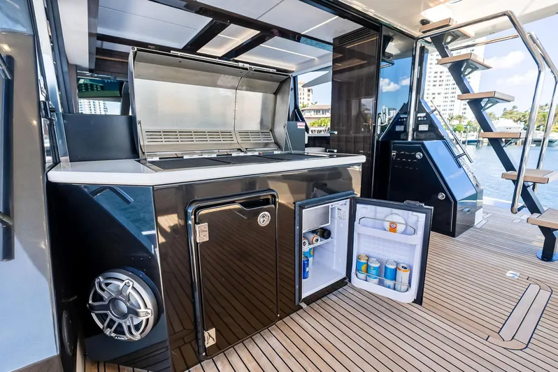 Food Fighter Yacht Photos Pics 2023 Galeon 640 Flybridge- FOOD FIGHTER- Aftdeck Grill