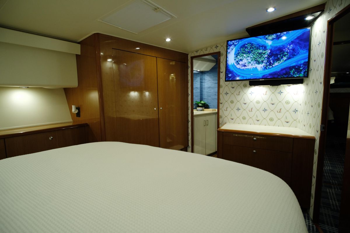 2000 Viking 65 