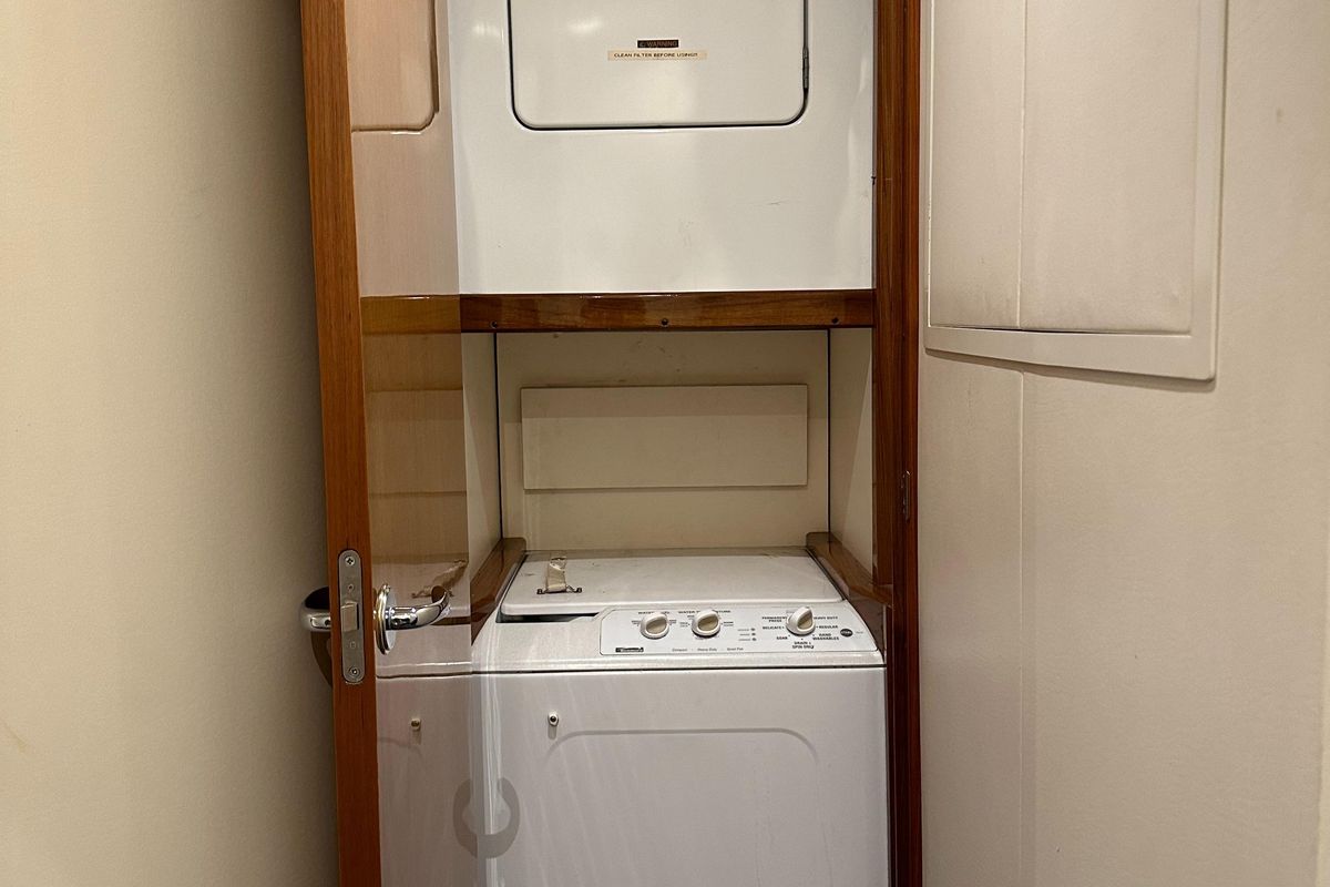 2000 Viking 65 