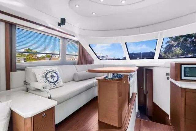Exodus Yacht Photos Pics Sea Ray 52 - Dinette