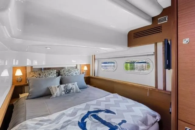 Exodus Yacht Photos Pics Sea Ray 52 - Stateroom