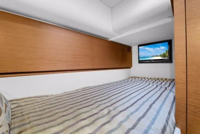 Exodus Yacht Photos Pics Sea Ray 52 - Guest Cabin