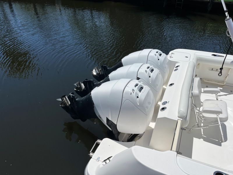 2008 Boston Whaler Conquest 345