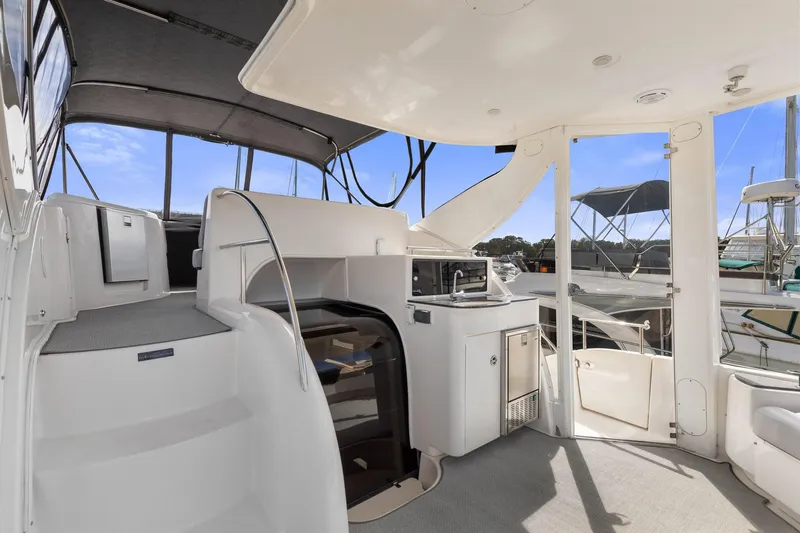 Bella Vita Yacht Photos Pics 2008 Meridian 408 Motoryacht interior with kitchenette and seating area.