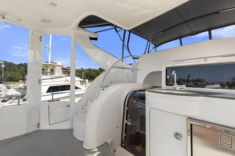 Bella Vita Yacht Photos Pics 2008 Meridian 408 Motoryacht interior with sleek design and modern amenities.