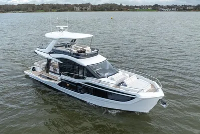 Galeon 560 Fly