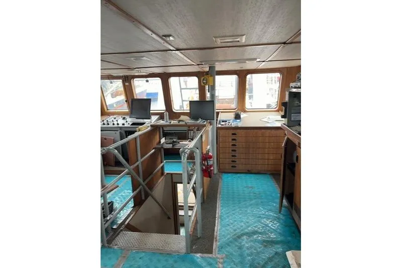  Yacht Photos Pics Interior of 1976 Halter Custom Built Mid-Water Trawler, featuring navigation equipment and control panels.