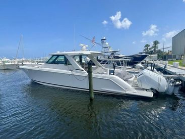 2022 48' Tiara Yachts-48 LS Jupiter, FL, US