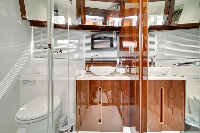 Infinity Yacht Photos Pics 