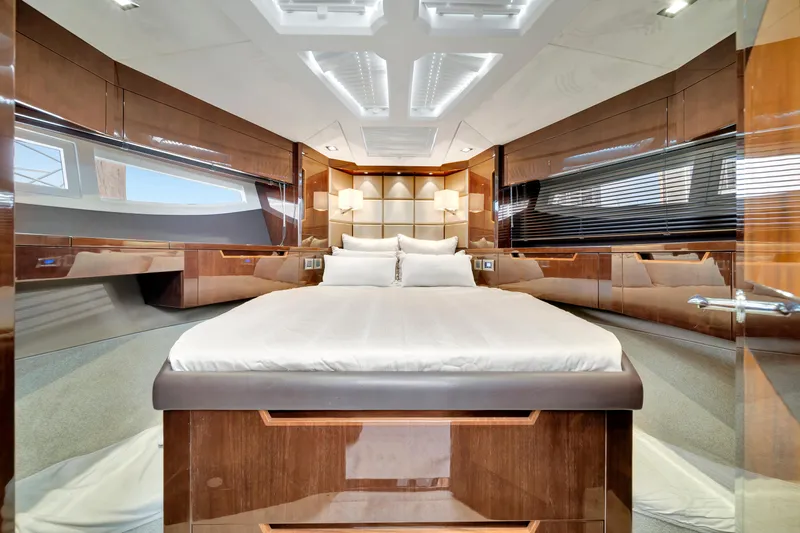 Infinity Yacht Photos Pics 