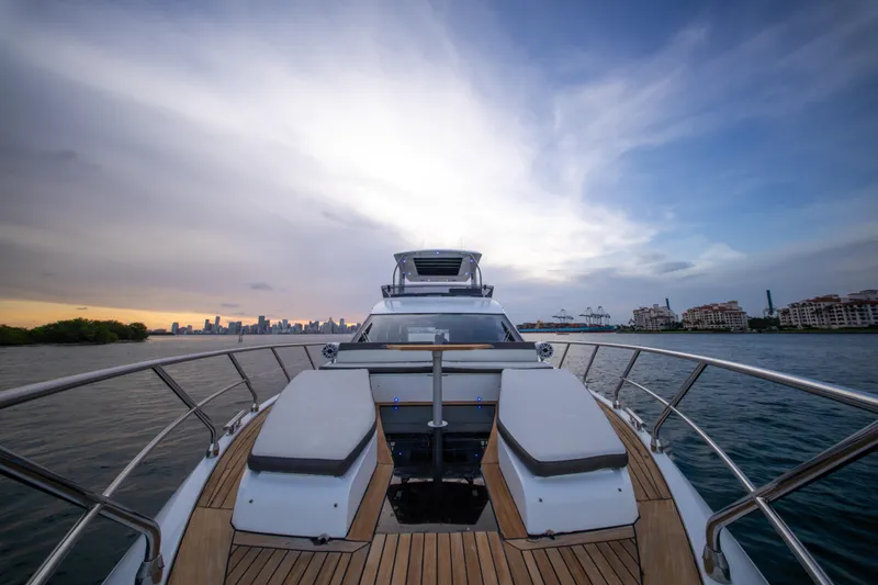 Infinity Yacht Photos Pics 