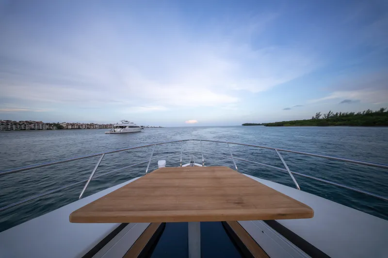 Infinity Yacht Photos Pics 