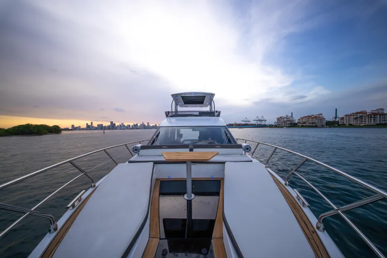 Infinity Yacht Photos Pics 