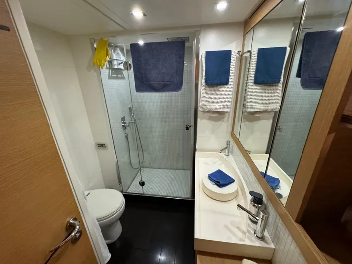  Yacht Photos Pics Pershing 64 vip head