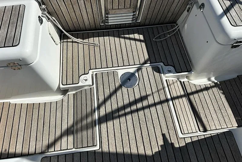  Yacht Photos Pics Jeanneau Sun Odyssey 409 2013