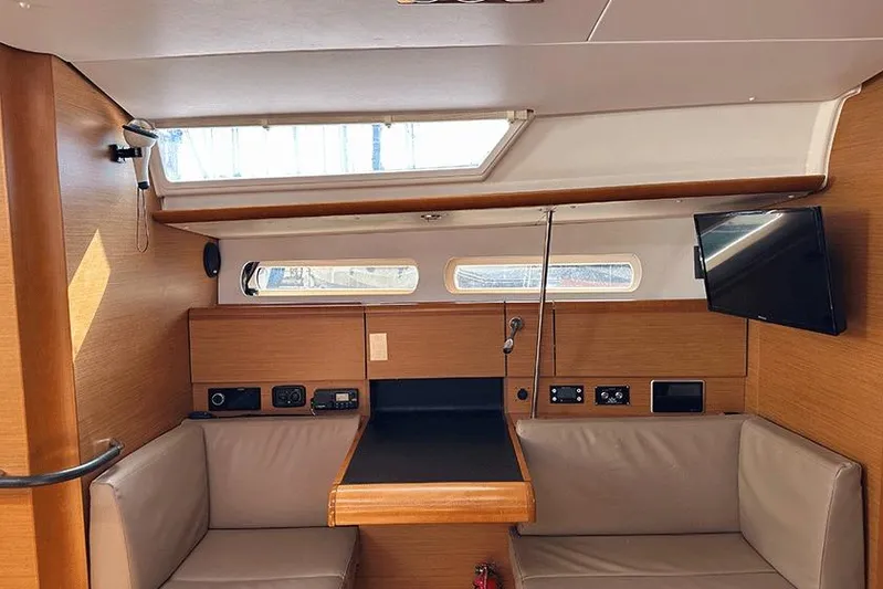  Yacht Photos Pics Jeanneau Sun Odyssey 409 2013