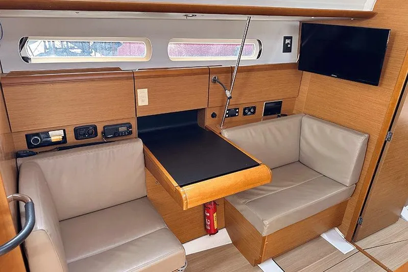  Yacht Photos Pics Jeanneau Sun Odyssey 409 2013