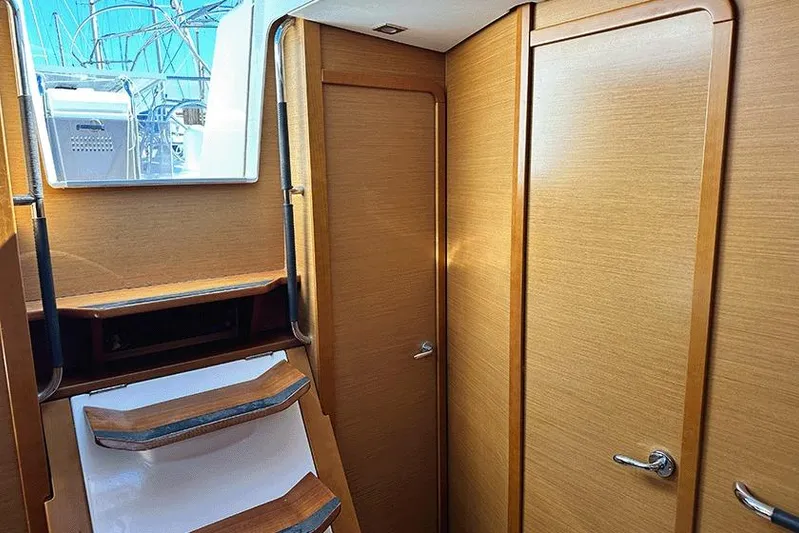  Yacht Photos Pics Jeanneau Sun Odyssey 409 2013