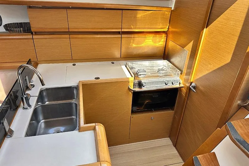  Yacht Photos Pics Jeanneau Sun Odyssey 409 2013