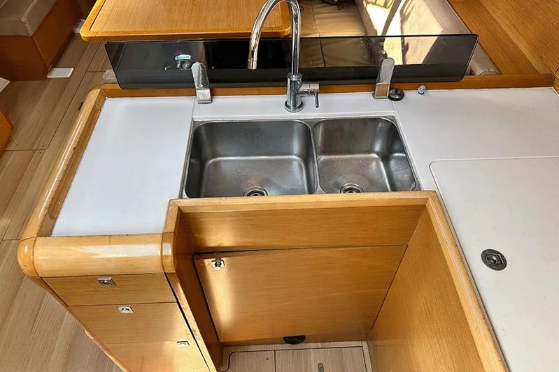  Yacht Photos Pics Jeanneau Sun Odyssey 409 2013