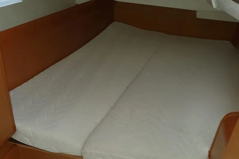  Yacht Photos Pics Jeanneau Sun Odyssey 409 2013