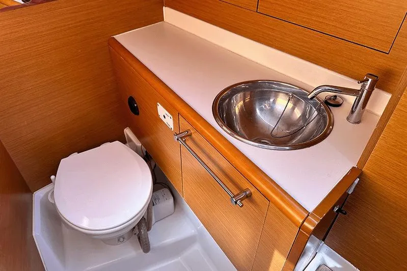  Yacht Photos Pics Jeanneau Sun Odyssey 409 2013