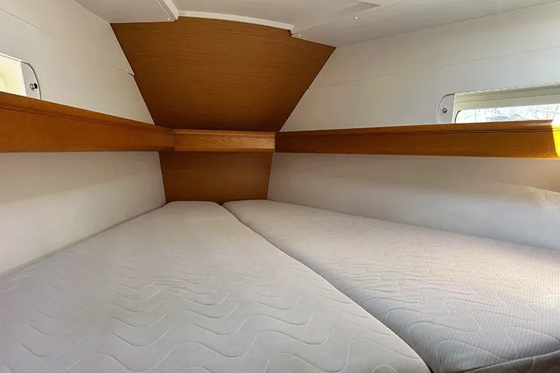  Yacht Photos Pics Jeanneau Sun Odyssey 409 2013