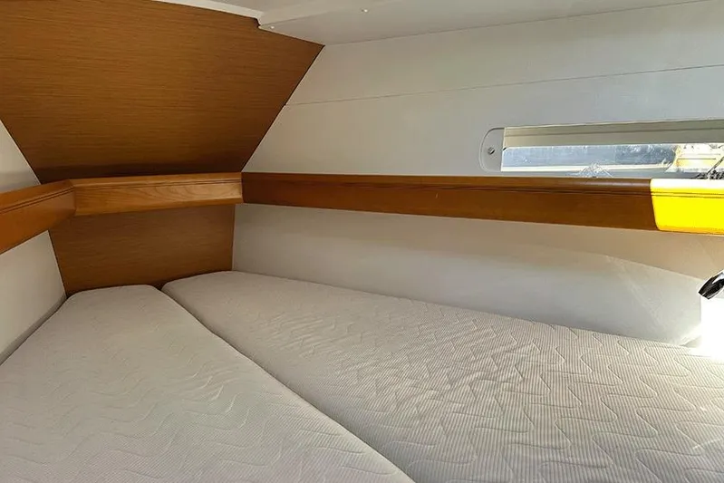  Yacht Photos Pics Jeanneau Sun Odyssey 409 2013